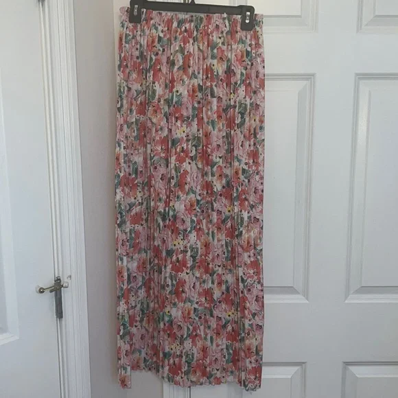 Floral maxi crinkle skirt - Picture 1 of 7